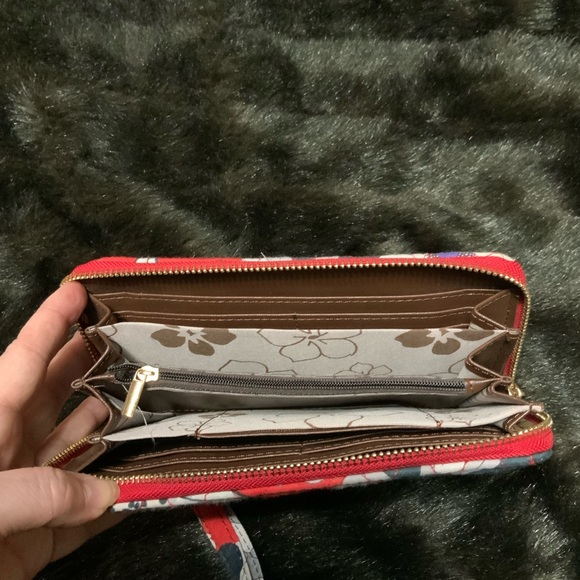 NWOT Belvah zip around wristlet / wallet Super cute!! - Picture 2 of 2